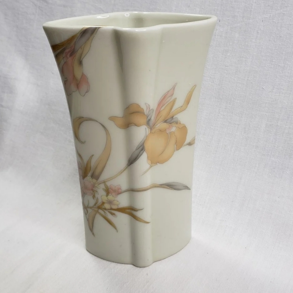 Vintage Toyo French Orchid Porcelain Vase Japan 6 Inches